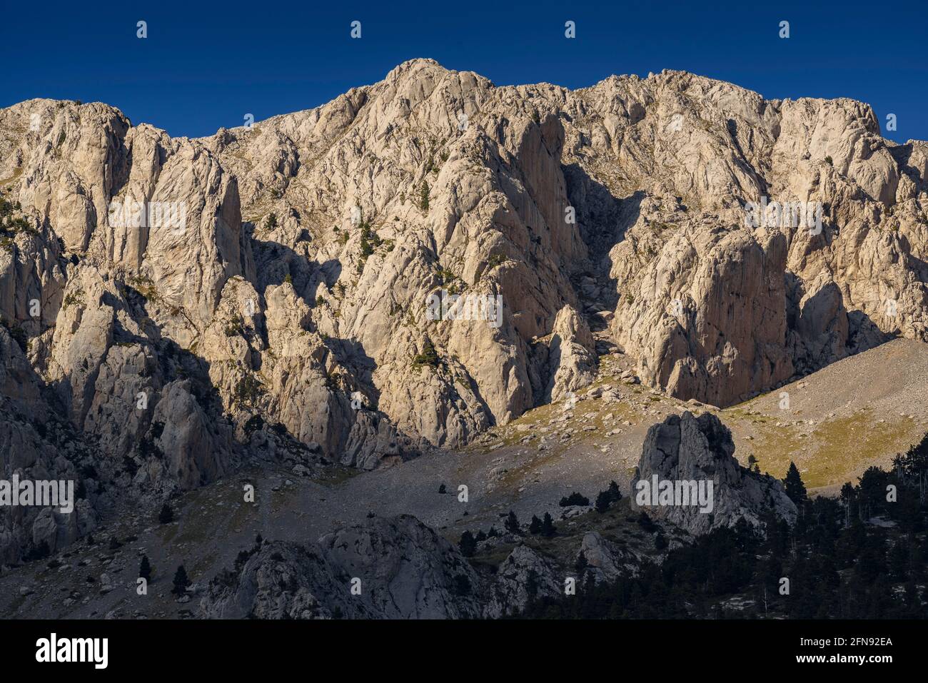 Pedraforca Südwand von Sorribes (Gósol-Tal, Katalonien, Spanien, Pyrenäen) ESP: Cara sur del Pollegó Superior del Pedraforca Stockfoto