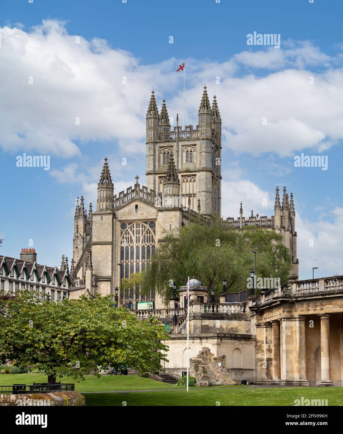 Bath Abbey - Eastern End Wir haben am 14. Mai 2021 einen Blick auf die Parade Gardens in Bath, Somerset, Großbritannien, gesehen Stockfoto