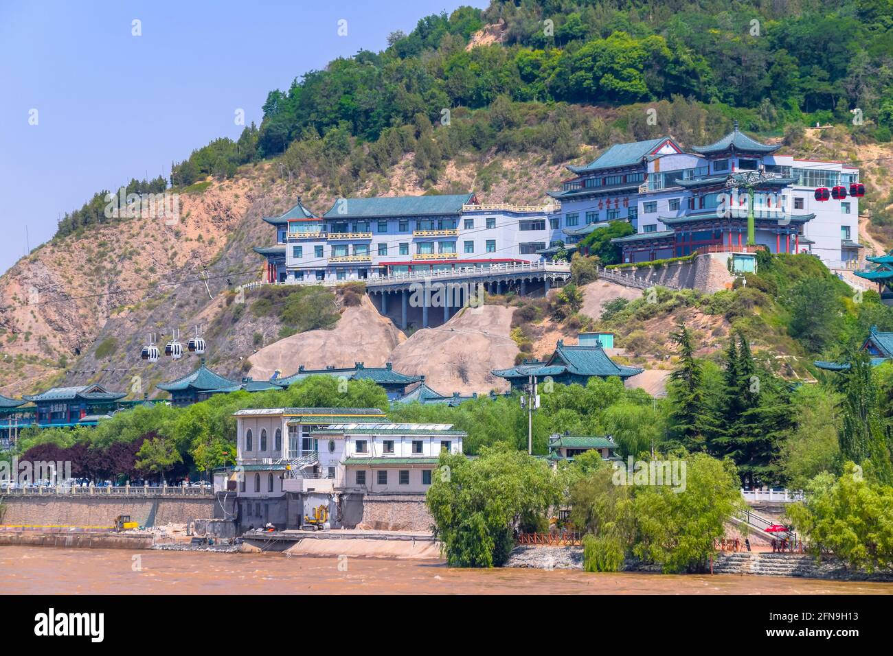 Lanzhou Stadt auf der anderen Seite des Gelben Flusses, Provinz Gansu, China Stockfoto