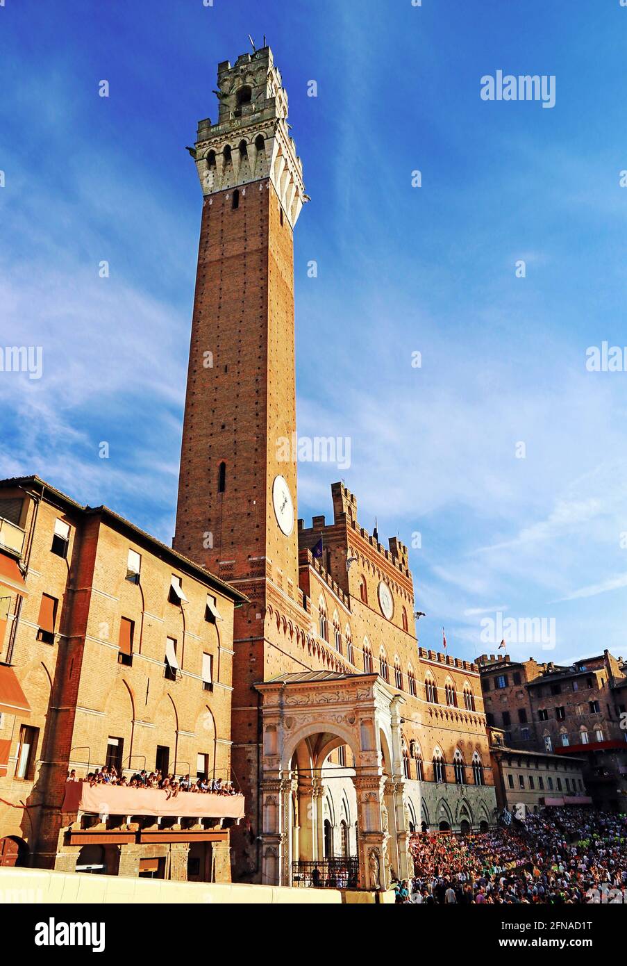 Stadt Siena. Toskana. Italien. 06/30/2016. Place du champ und öffentlicher Palast, lebhafter Ort im Zentrum der historischen Stadt. Stockfoto