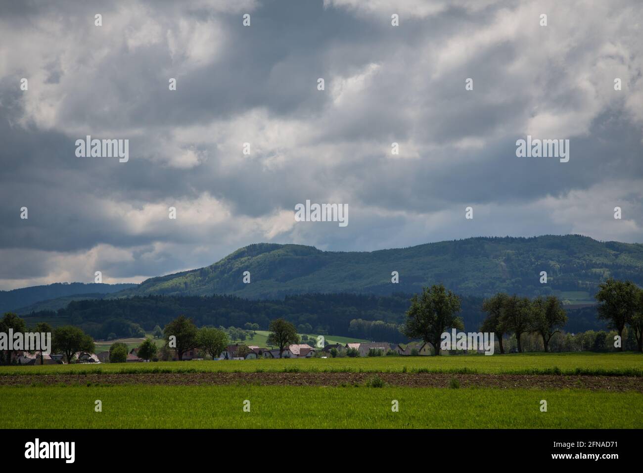 Wolfpassing und Berge im Hintergrund, Mostviertel, Österreich Stockfoto