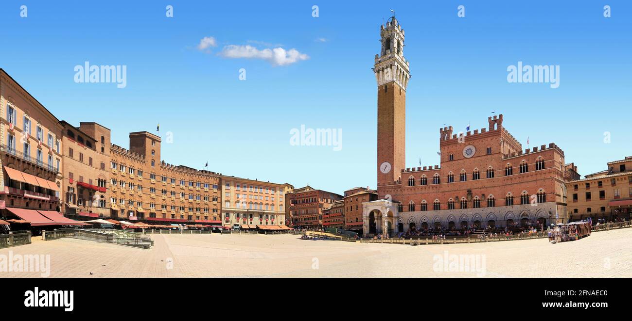 Stadt Siena. Toskana. Italien. 06/30/2016. Place du champ und öffentlicher Palast, lebhafter Ort im Zentrum der historischen Stadt. Stockfoto