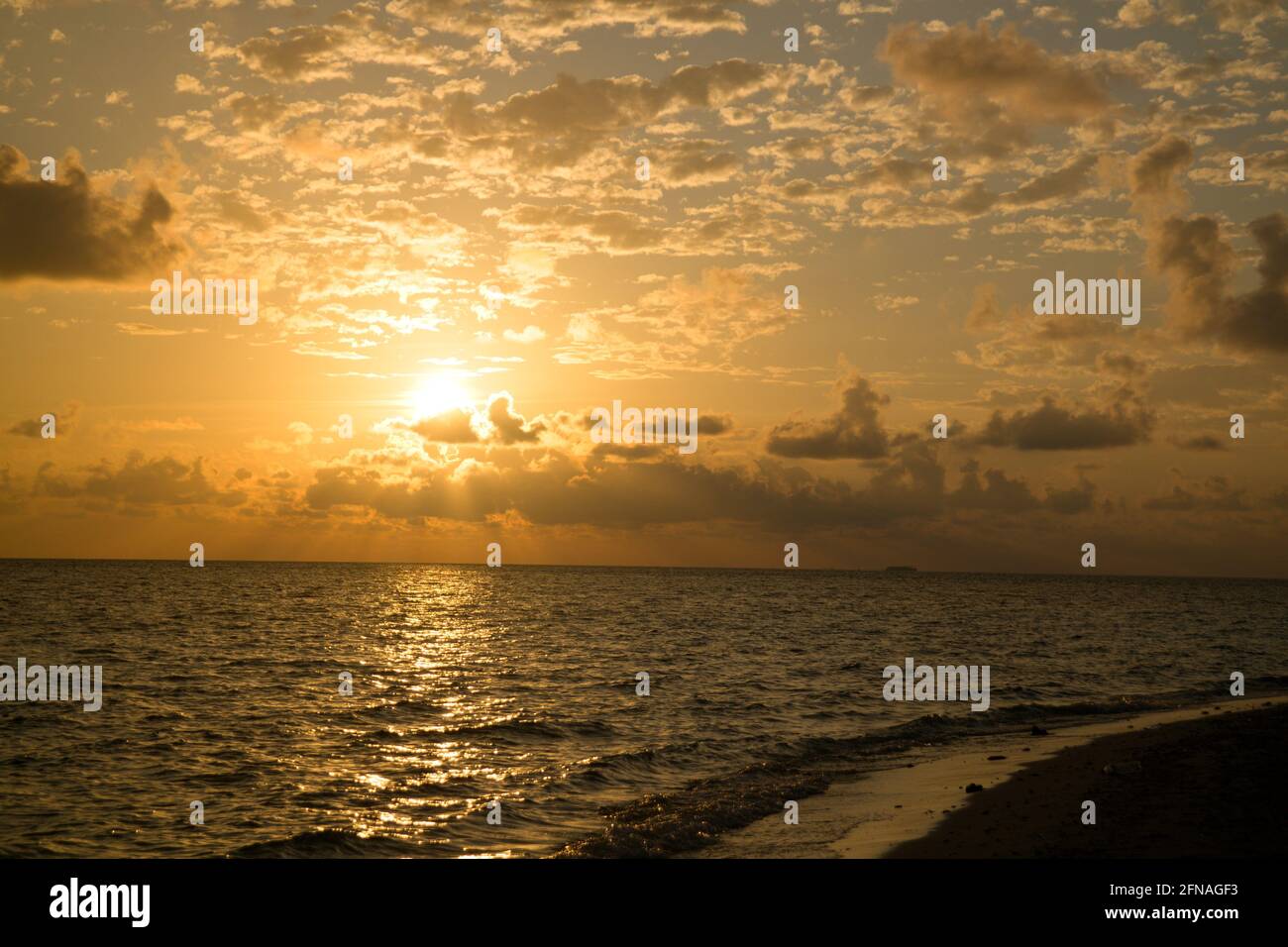 Sonnenaufgang in Feridhoo, Malediven Stockfoto