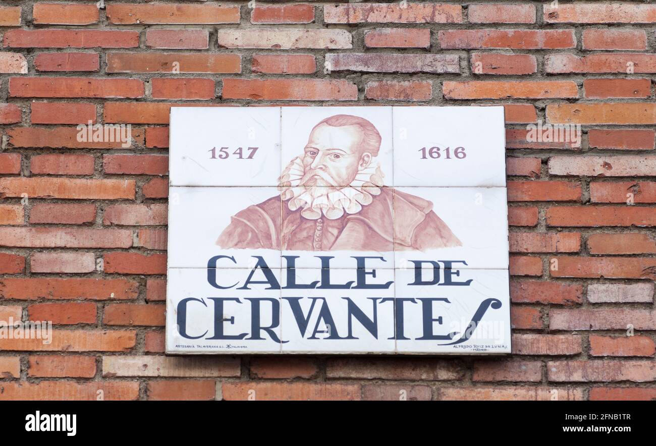 Stadttafel Miguel de Cervantes Saavedra. Madrider Literaturviertel, in dem er im 17. Jahrhundert seine Heimat hatte Stockfoto