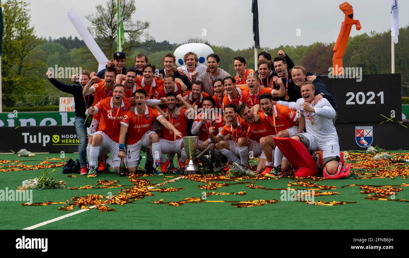 Bloemendaal, NIEDERLANDE - MEI 15, Bloemendaal gewinnt das zweite Endspiel und ist nun holländischer Meister vor der Tulp Hoofdklasse 2020/2021, Joy, V. Stockfoto