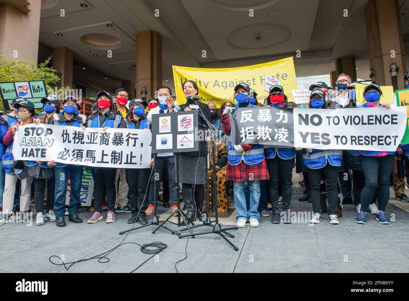 Oakland, Usa. Mai 2021. Libby Schaaf, Bürgermeisterin von Oakland, hielt eine Rede gegen den Hass Asiens in der Oakland-Gemeinde. (Foto von Pat Mazzera/SOPA Images/Sipa USA) Quelle: SIPA USA/Alamy Live News Stockfoto