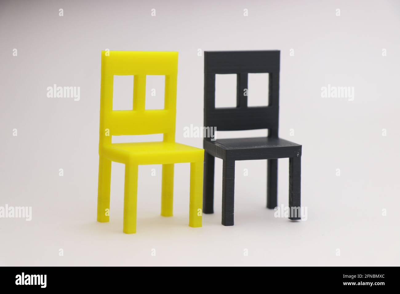 3D-gedruckte Modellstühle mit 3D-Drucktechnologie. Wohnmöbel aus Rapid Prototyping Stockfoto