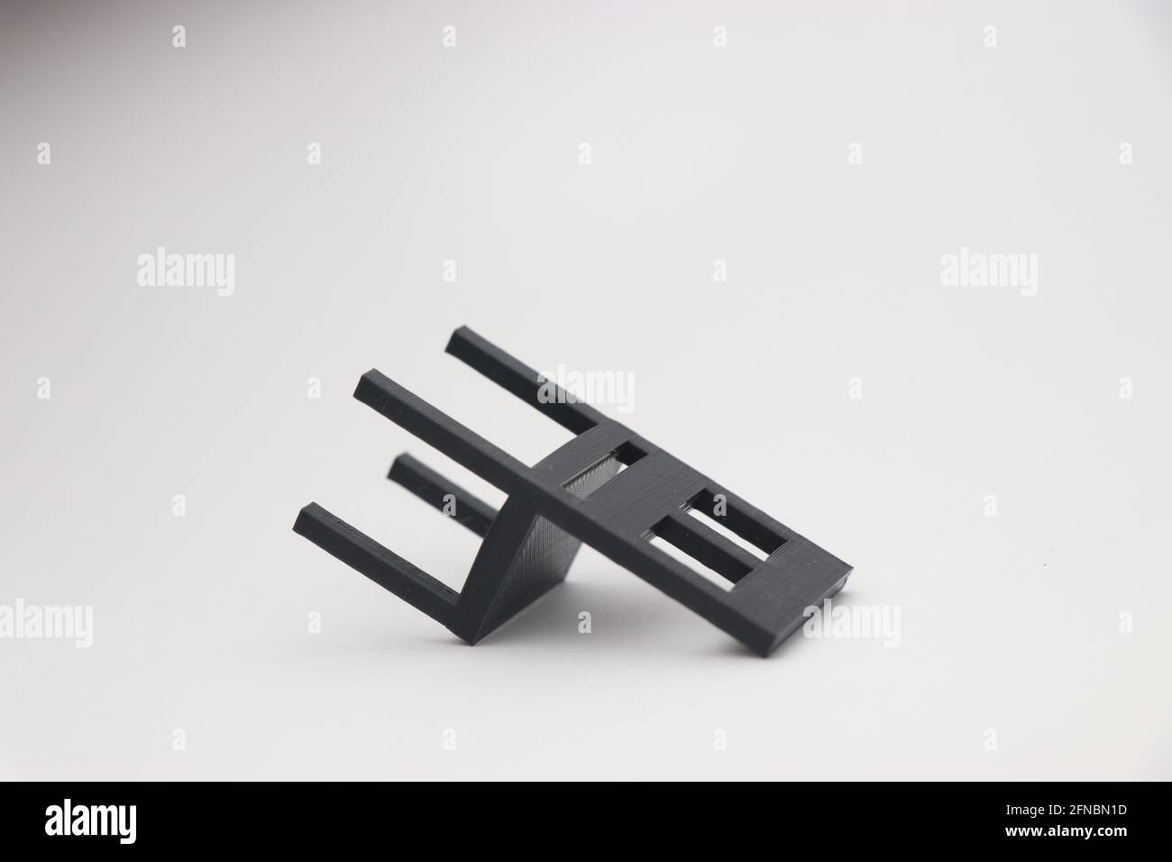 Nahaufnahme eines kleinen Stuhls, der schwarz gemacht ist 3D-Drucktechnologie Stockfoto