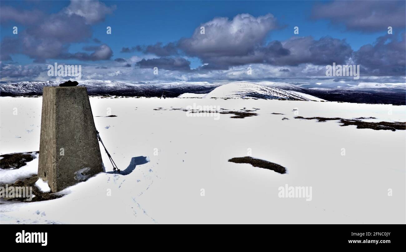 Blick auf Carn an Righ vom Gipfel des Glas Tulaichaen Scottish Highlands Stockfoto