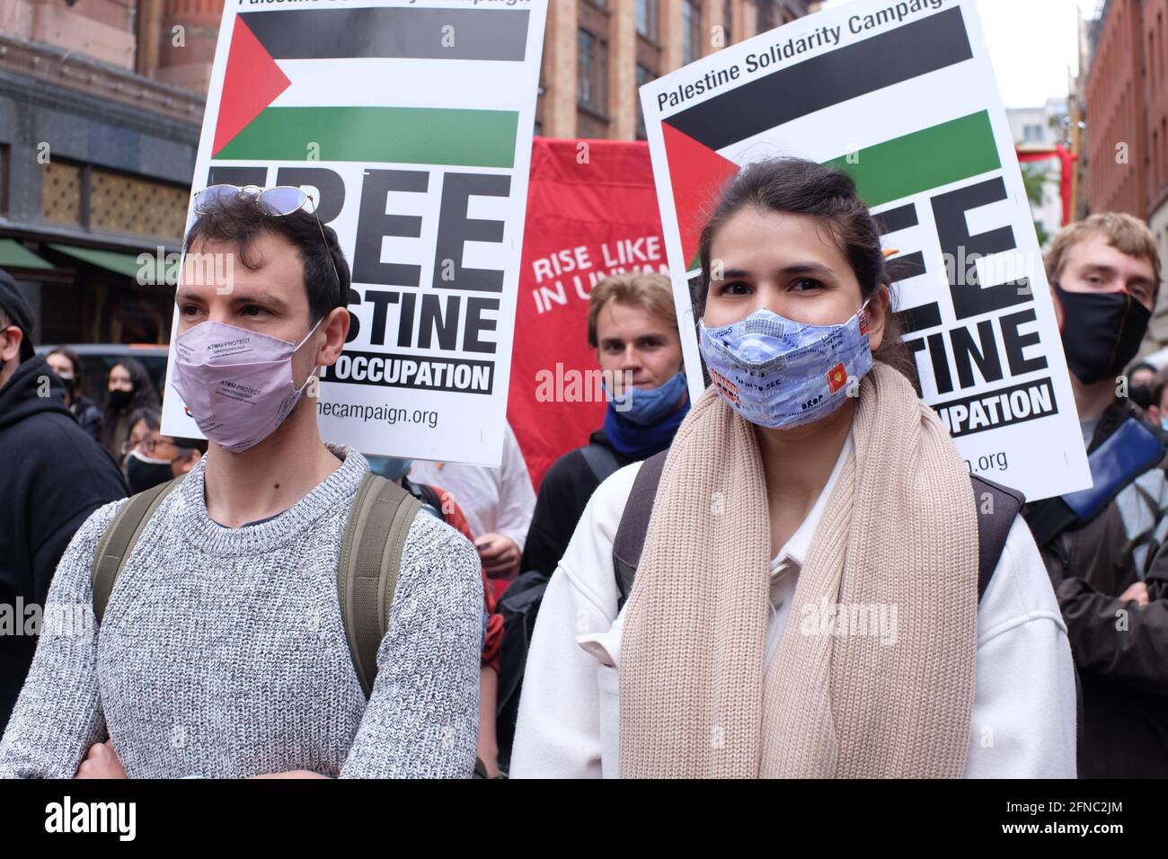 london hans Crescent , kolumbianische Botschaft , Kundgebung für die Menschen in Kolumbien als die Erhöhung der Steuern gestiegen . Stockfoto