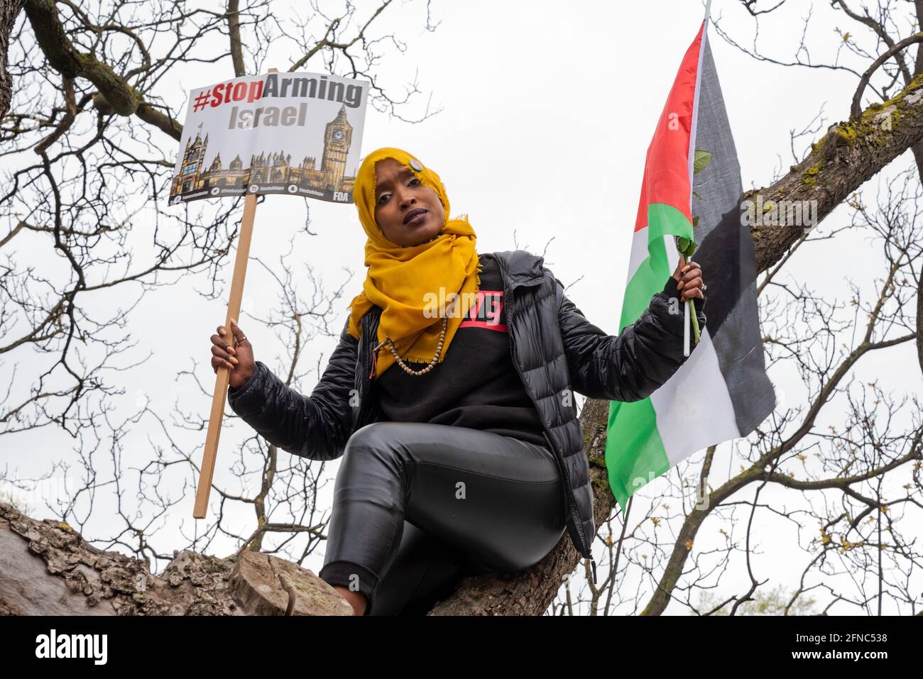 London, Großbritannien. Mai 2021. Marsch nach Palästina, der am Nakba-Tag abgehalten wurde. Tausende marschierten vom Marble Arch / Speakers Corner zur israelischen Botschaft in Kensington. Die israelischen Angriffe auf Gaza mit den daraus resultierenden Todesfällen und den Vertreibungen palästinensischer Familien aus der Nachbarschaft von Sheikh Jarrah in Ostjerusalem wurden verstärkt besorgniserregend. Organisiert von der palästinensischen Solidaritätskampagne, Stop the war Coalition, Friends of al-Aqsa, Palestinian Forum in Britain, Muslim Association of Britain und CND. Kredit: Stephen Bell/Alamy Stockfoto