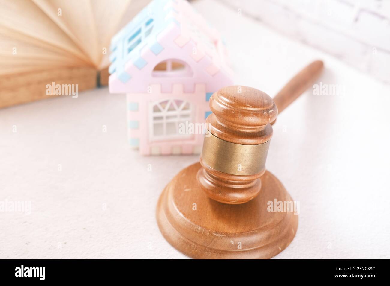 Grundrechtkonzept mit Gavel und Buch mit Kopierraum Auf dem Tisch Stockfoto