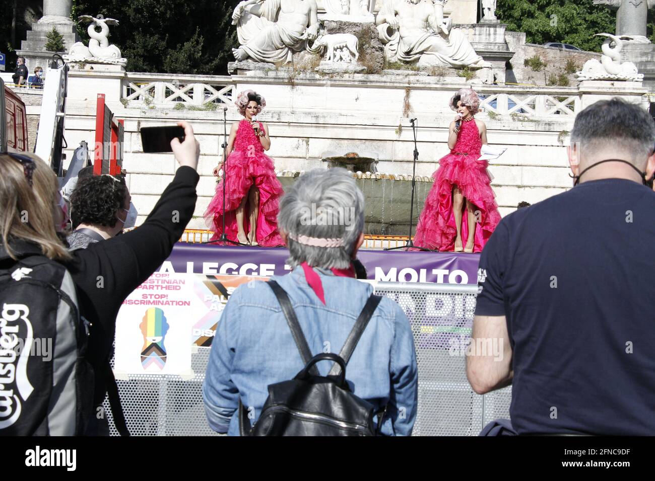 15. Mai 2021 Demonstration zur Unterstützung der Genehmigung von Der Zan-Gesetzentwurf gegen Homophobie und Diskriminierung in Rom-Italien Stockfoto