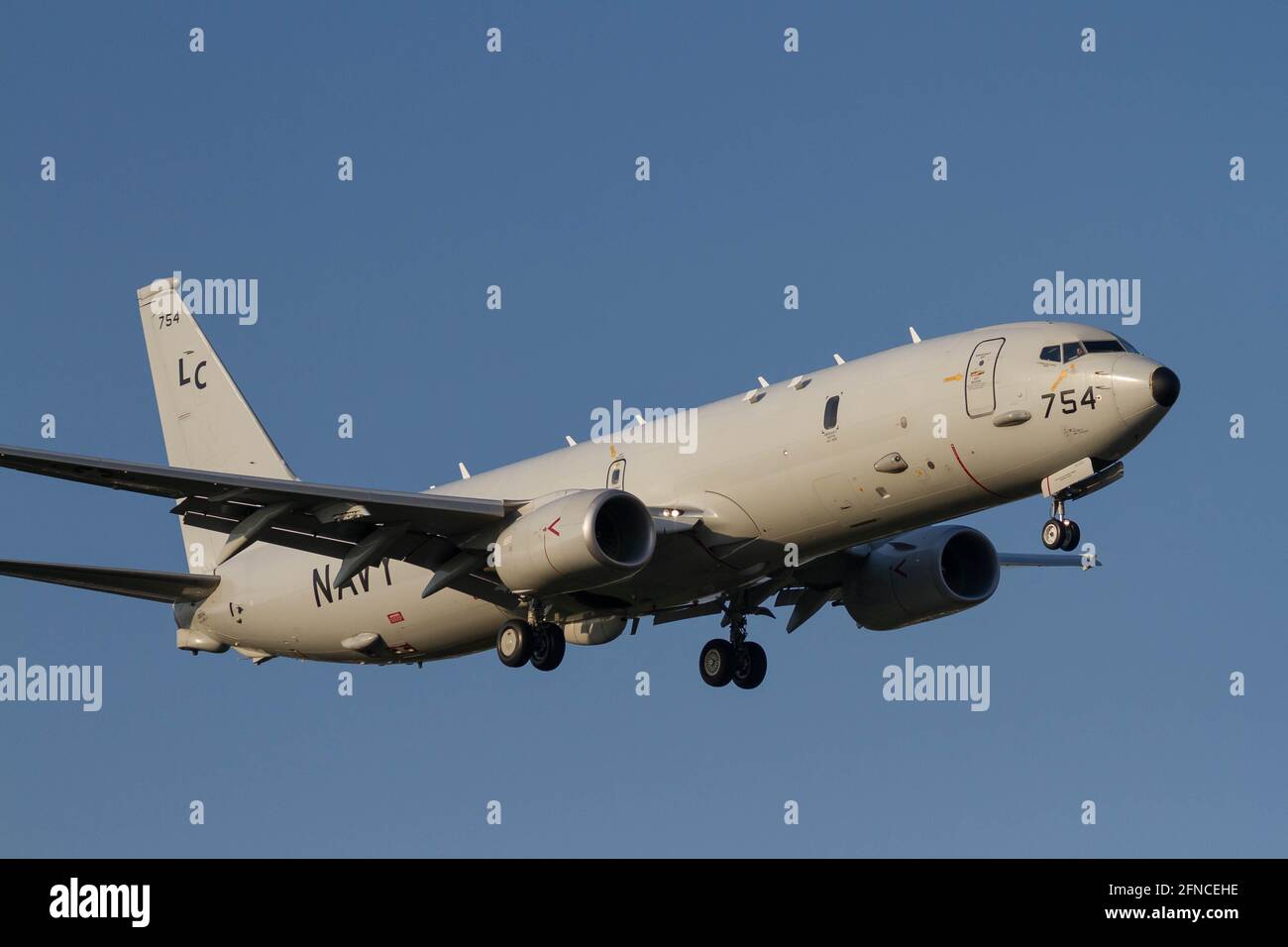 Eine Boeing P-8A Poseidon, ein Mehrzweck-Seeflugzeug, mit der US Navy Patrol Squadron Eight (VP-8) fliegt in der Nähe der Naval Air Facility in Kanagawa. (Foto von Damon Coulter / SOPA Images/Sipa USA) Stockfoto