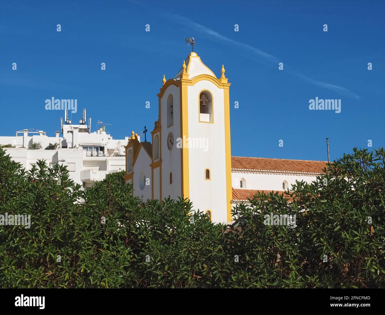 Kirche von Luz an der Küste der Algarve in Portugal Stockfoto