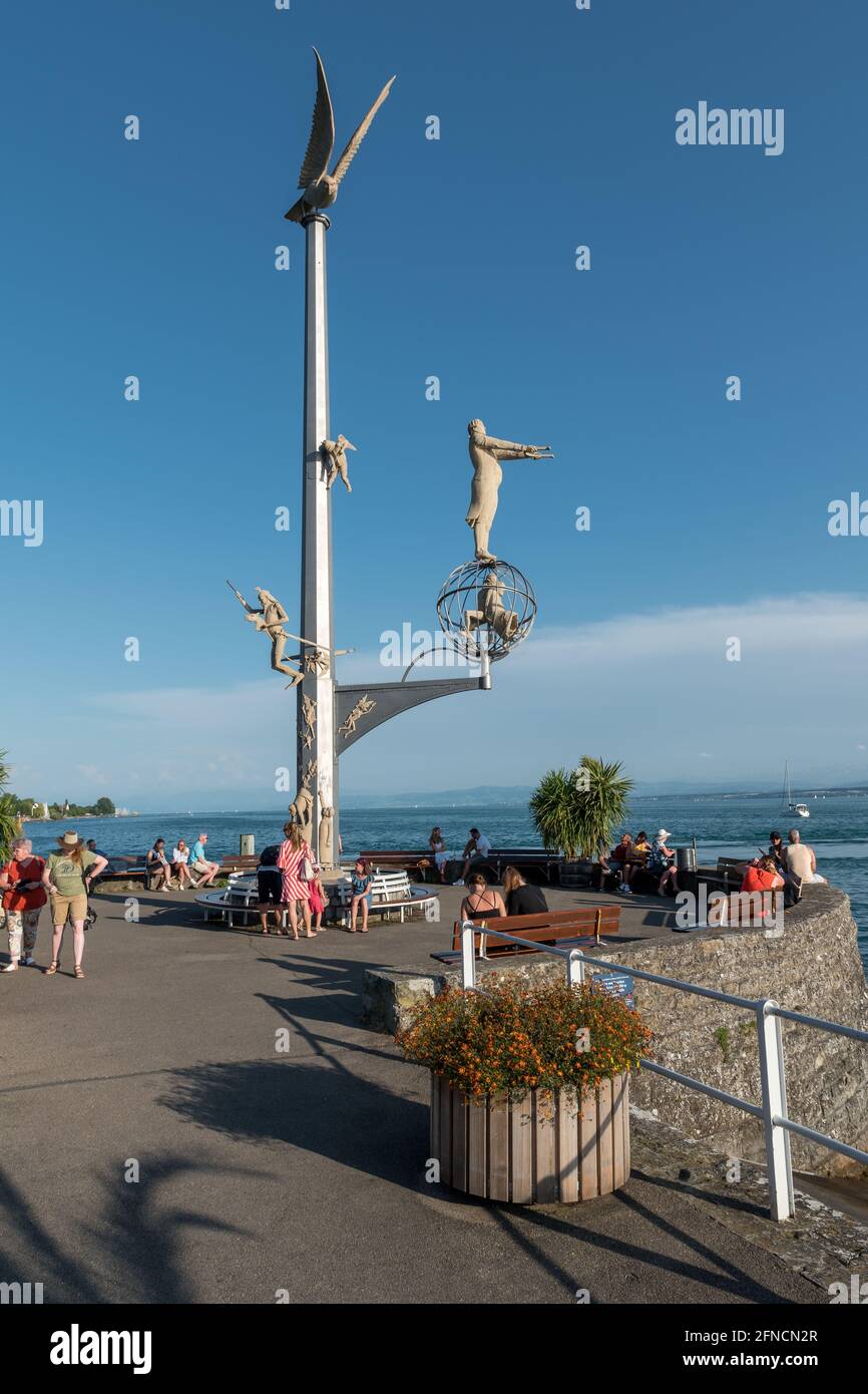 Die magische Säule von Peter Lenk in der Bodenseestadt Meersburg. Stockfoto