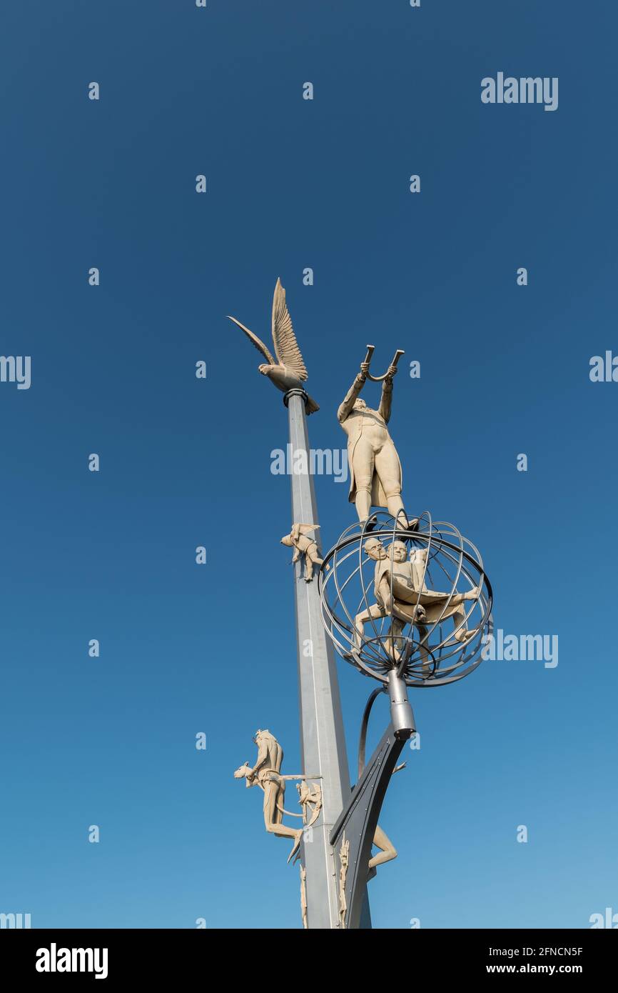 Die magische Säule von Peter Lenk in der Bodenseestadt Meersburg. Stockfoto