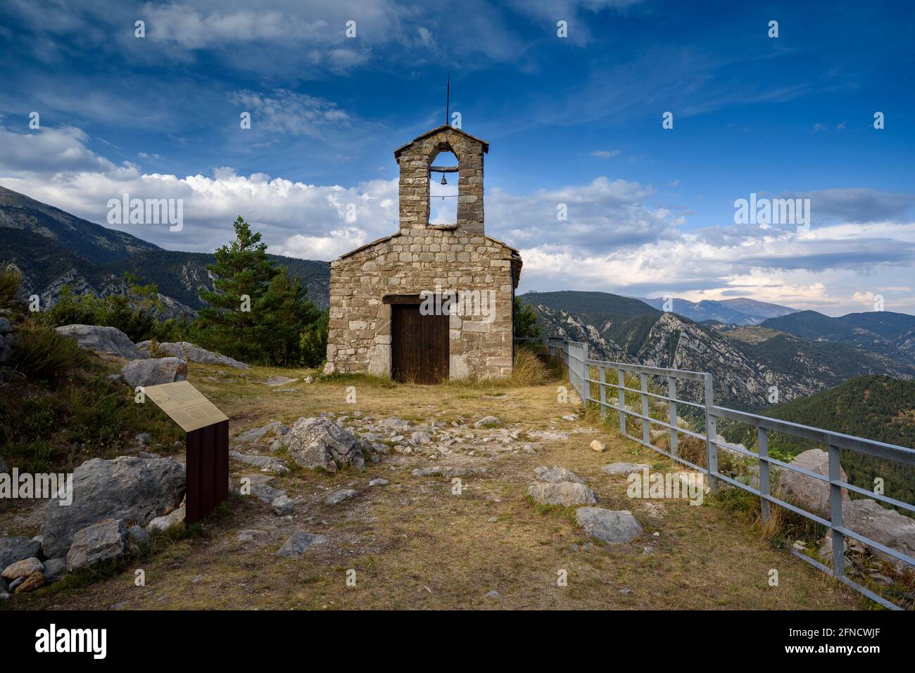 Eremitage von Santa Maria del Castell in Saldes, am Fuße des Pedraforca (Berguedà, Katalonien, Spanien, Pyrenäen) Stockfoto
