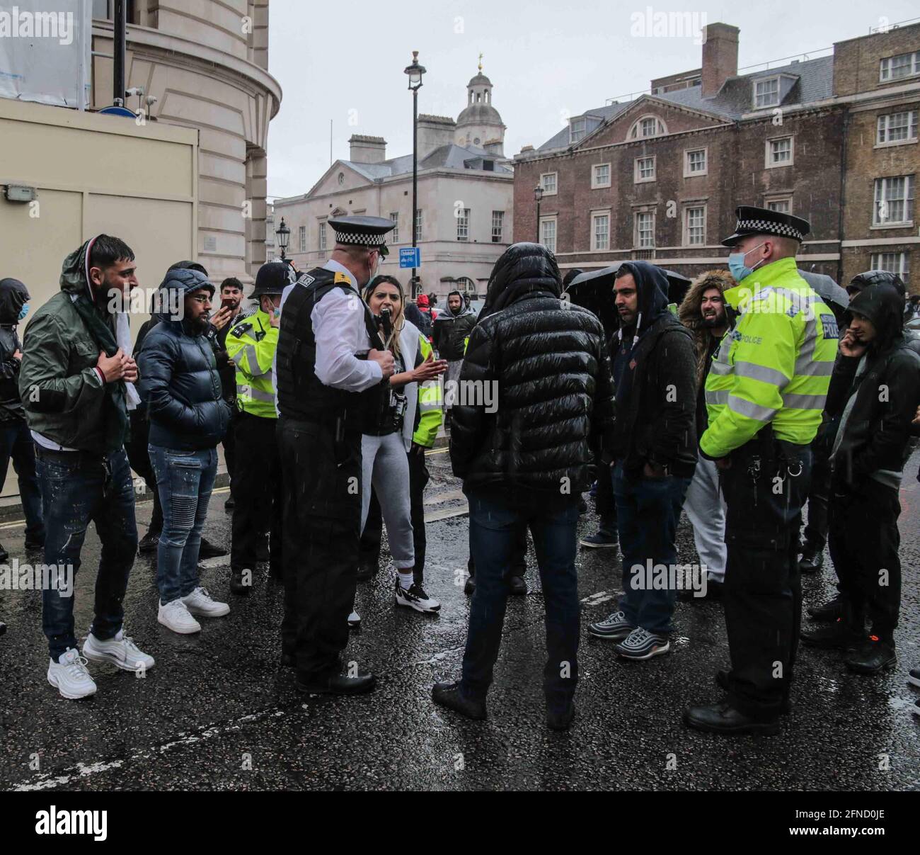 London, Großbritannien, 16. Mai 2021, kam es zu Zusammenstößen zwischen Palästinensern und der Polizei, als die Polizei versuchte, einige Demonstranten zu verhaften.Paul Quezada-Neiman/Paul Quezada-Neiman Credit: Paul Quezada-Neiman/Alamy Live News Stockfoto