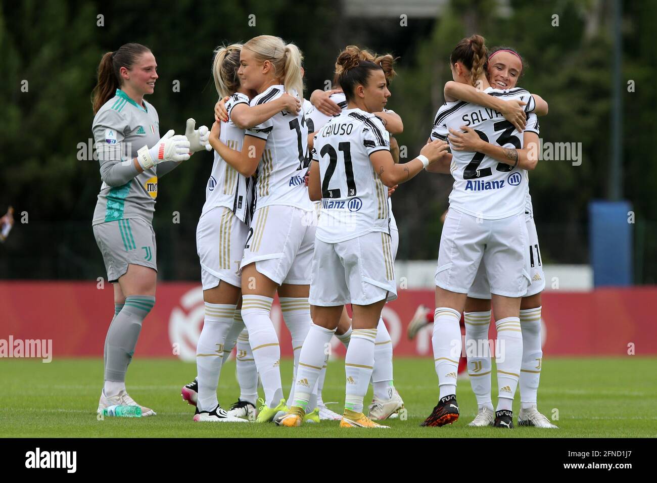 Rom, Italien. Mai 2021. Juventus huddle vor dem TIMvision-Spiel der Serie A zwischen AS Roma und Juventus Women im Stadio Tre Fontane in Rom, Italien, am 16. Mai 2021. (Foto von Giuseppe Fama/Pacific Press/Sipa USA) Quelle: SIPA USA/Alamy Live News Stockfoto