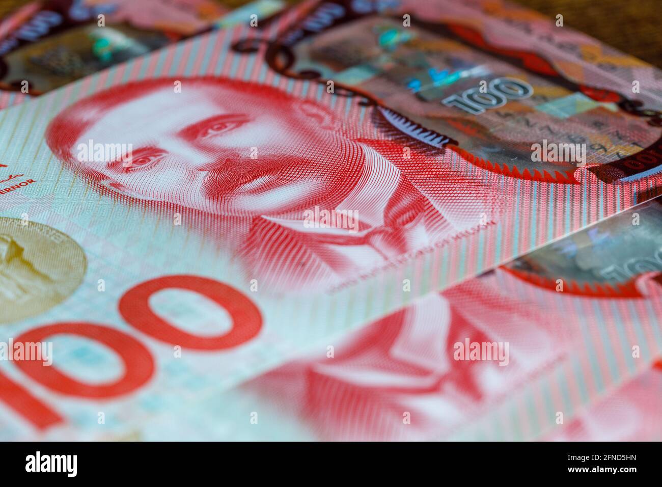 Währung von Neuseeland. Viel Geld. Hundert-Dollar-Banknoten, Geschäfts- und Finanzkonzept Stockfoto