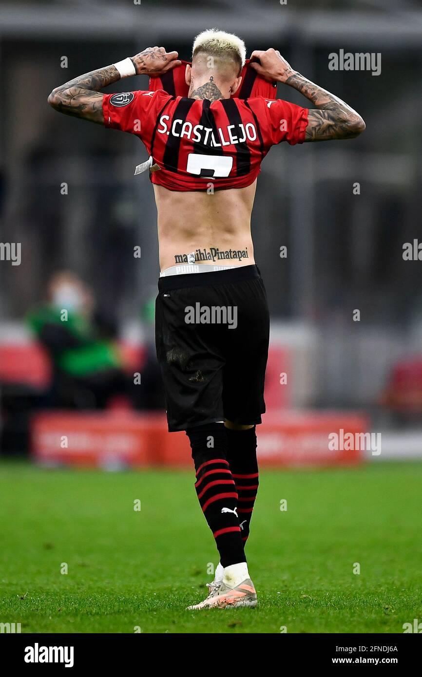 Mailand, Italien. 16 Mai 2021. Samu Castillejo vom AC Mailand sieht während des Fußballspiels der Serie A zwischen dem AC Mailand und Cagliari Calcio niedergeschlagen aus. Kredit: Nicolò Campo/Alamy Live Nachrichten Stockfoto