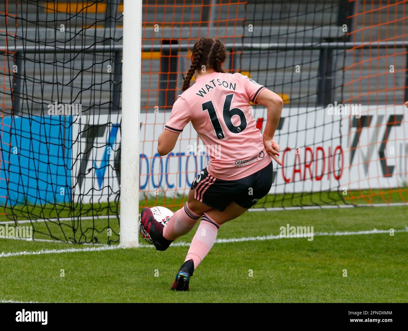 Barnett, Großbritannien. Mai 2021. EDGWARE, ENGLAND - 16. MAI: Lucy Watson von Sheffield United Women punktet ihre Seiten beim Ausgleich des Tores, um während des Vitality Women's FA Cup die fünfte Runde zwischen Tottenham Hotspur und Sheffield United im Hive Stadium, Barnett UK am 16. Mai 2021 mit 1-1 Punkten zu erreichen Kredit: Action Foto Sport/Alamy Live News Stockfoto