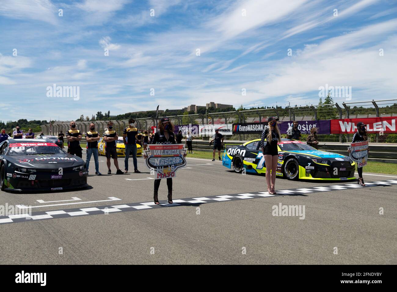 Valencia, Spanien. Mai 2021. Lorins Hezemans von Hendriks Motorsport und Alon Day of CAAL Racing im Einsatz während des Nascar Whelen Valencia Rennens die NASCAR Whelen Euro Series wurde 2008 gegründet und gründete dank einer langjährigen Partnerschaft mit NASCAR im Januar 2012 die offizielle NASCAR European Series (National Association for Stock Car Auto Racing). Die europäische NASCR feiert ihren einzigen Termin in Spanien auf dem Circuit Ricardo Tormo in Cheste, Valencia. Kredit: SOPA Images Limited/Alamy Live Nachrichten Stockfoto