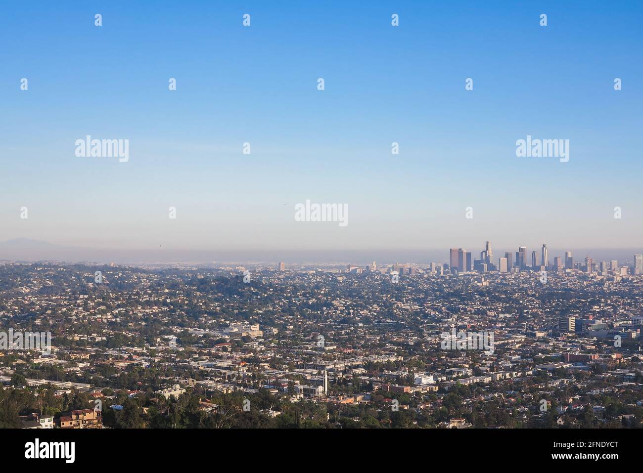 Weite Sicht auf den Sonnenuntergang über der Stadt Los Angeles Stockfoto