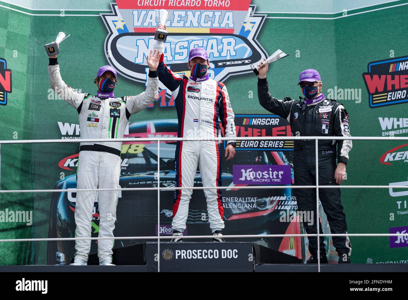 Valencia, Spanien. Mai 2021. Dario Caso von Vict Motorsport und Sebastiaan Bleekemolen vom Team Bleekemolen im Einsatz während des Nascar Whelen Valencia Rennens die NASCAR Whelen Euro Series wurde 2008 gegründet und gründete dank einer langjährigen Partnerschaft mit NASCAR im Januar 2012 die offizielle NASCAR European Series (National Association for Stock Car Auto Racing). Die europäische NASCR feiert ihren einzigen Termin in Spanien auf dem Circuit Ricardo Tormo in Cheste, Valencia. Kredit: SOPA Images Limited/Alamy Live Nachrichten Stockfoto