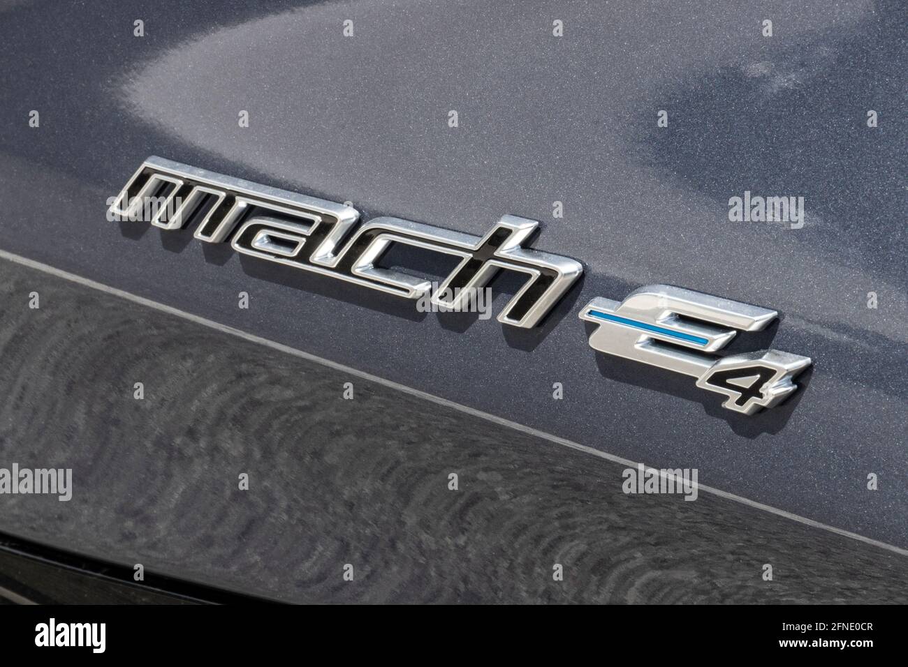 Kokomo Ca Mai 21 Ford Mustang Mach E Suv Display An Einer Ladestation Die Mustang Mach E Ist Die Erste Rein Elektrische Frequenzweiche Von Ford Und Hat Ein Ra Stockfotografie Alamy