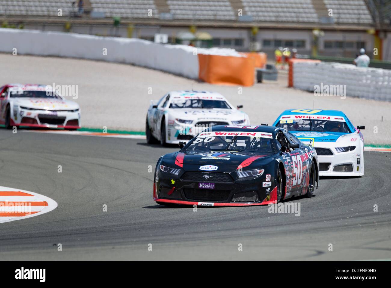 Valencia, Spanien. Mai 2021. Vittorio Ghirelli von Hendriks Motorsport und Sebastiaan Bleekemolen vom Team Bleekemolen im Einsatz während des Nascar Whelen Valencia Rennens die NASCAR Whelen Euro Series wurde 2008 gegründet und gründete dank einer langjährigen Partnerschaft mit NASCAR im Januar 2012 die offizielle NASCAR European Series (National Association for Stock Car Auto Racing). Die europäische NASCR feiert ihren einzigen Termin in Spanien auf dem Circuit Ricardo Tormo in Cheste, Valencia. (Foto: Xisco Navarro/SOPA Images/Sipa USA) Quelle: SIPA USA/Alamy Live News Stockfoto