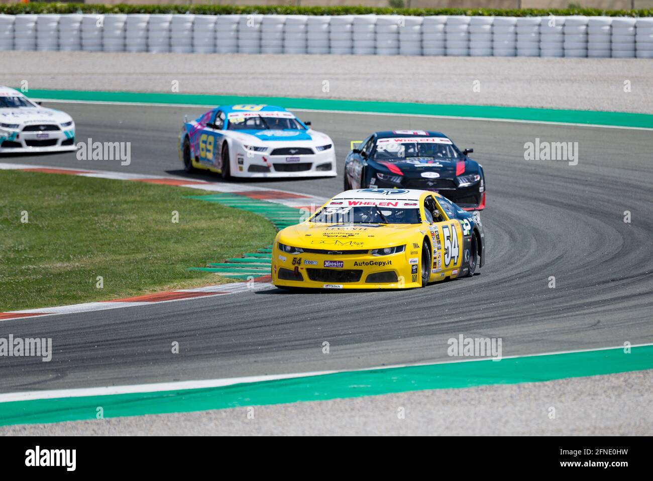 Ercoli Gianmarco von CAAL Racing, Vittorio Ghirelli von Hendriks Motorsport und Sebastiaan Bleekemolen vom Team Bleekemolen im Einsatz während des Rennens Nascar Whelen Valencia.die NASCAR Whelen Euro Series wurde 2008 gegründet und gründete dank einer langjährigen Partnerschaft mit NASCAR im Januar 2012 die offizielle NASCAR European Series (National Association for Stock Car Auto Racing). Die europäische NASCR feiert ihren einzigen Termin in Spanien auf dem Circuit Ricardo Tormo in Cheste, Valencia. (Foto von Xisco Navarro/SOPA Images/Sipa USA) Stockfoto
