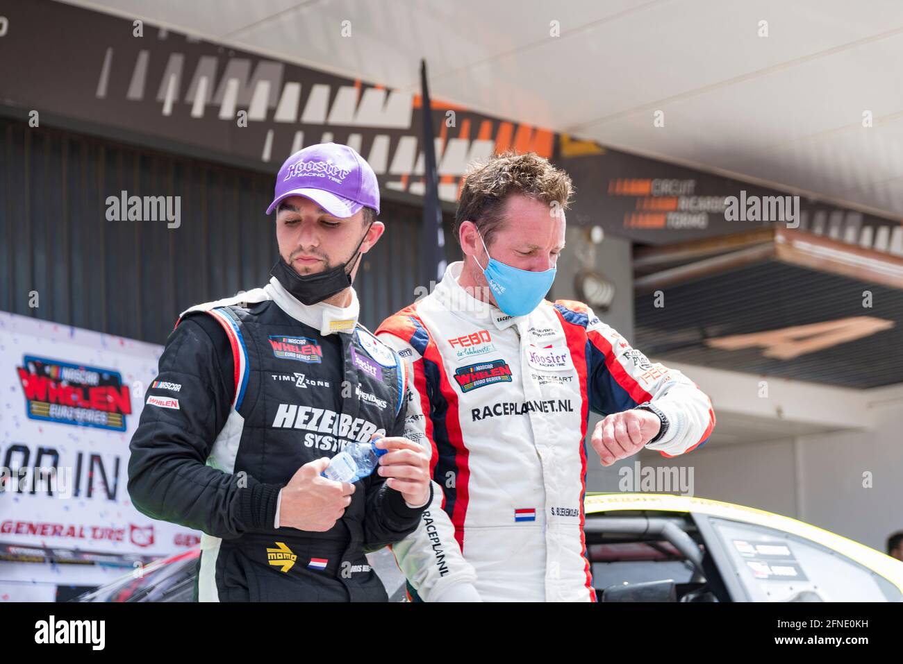 Valencia, Spanien. Mai 2021. Lorins Hezemans von Hendriks Motorsport und Sebastiaan Bleekemolen vom Team Bleekemolen im Einsatz während des Nascar Whelen Valencia Rennens die NASCAR Whelen Euro Series wurde 2008 gegründet und gründete dank einer langjährigen Partnerschaft mit NASCAR im Januar 2012 die offizielle NASCAR European Series (National Association for Stock Car Auto Racing). Die europäische NASCR feiert ihren einzigen Termin in Spanien auf dem Circuit Ricardo Tormo in Cheste, Valencia. (Foto: Xisco Navarro/SOPA Images/Sipa USA) Quelle: SIPA USA/Alamy Live News Stockfoto