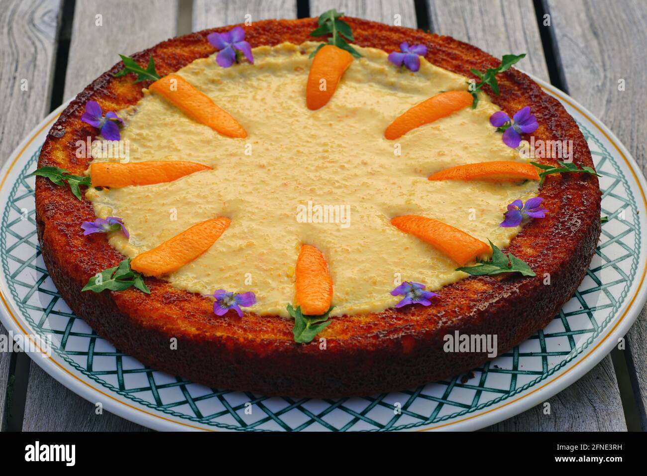 Karotten- und Zitronenmandelkuchen Stockfoto