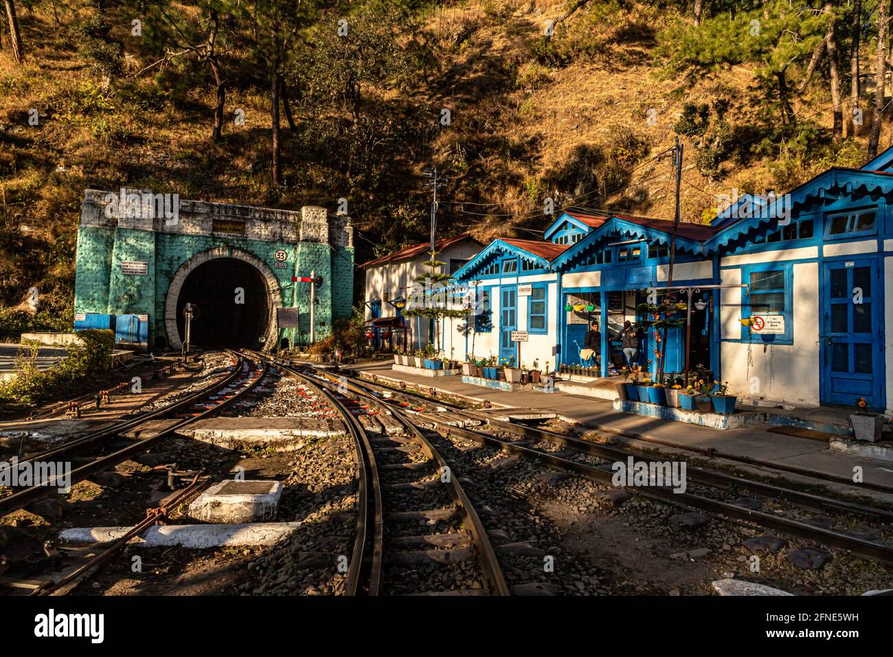 kalka shimla Eisenbahnstrecke in himachal pradesh. Stockfoto