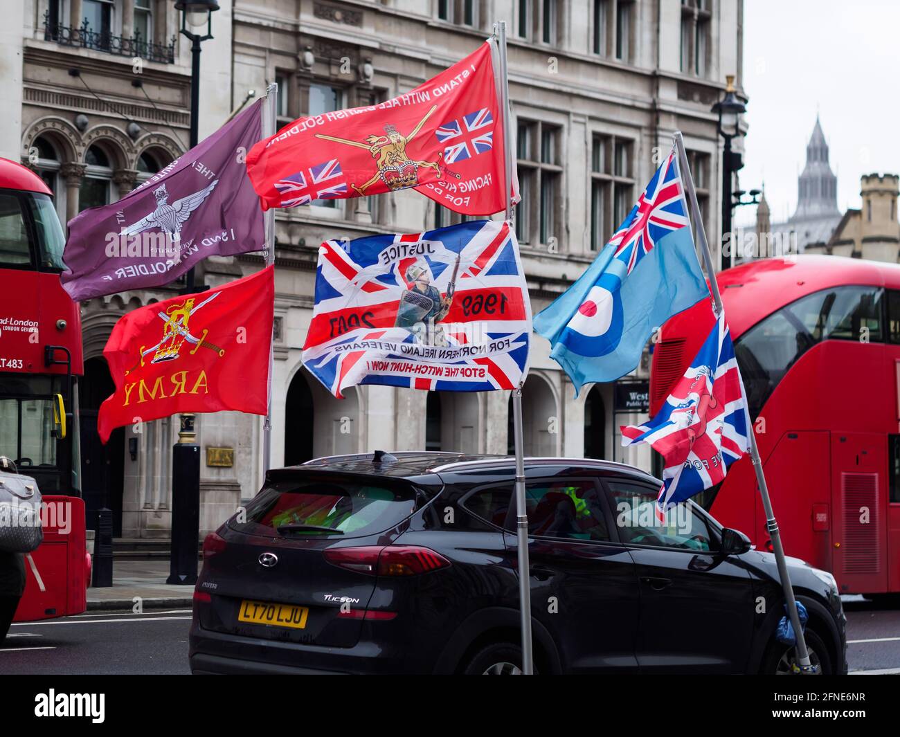 Pensionierte Soldaten protestieren mit dem Fahrrad durch London, Whitehall, London Stockfoto