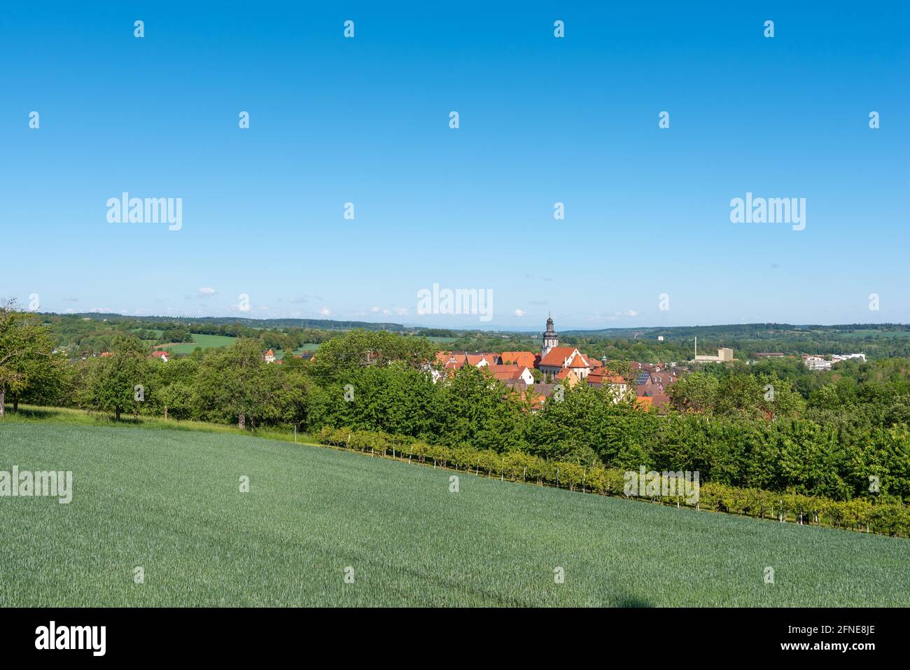 Landschaft mit Blick auf die Stadt, Gochsheim, Kraichgau, Baden-Württemberg, Deutschland Stockfoto