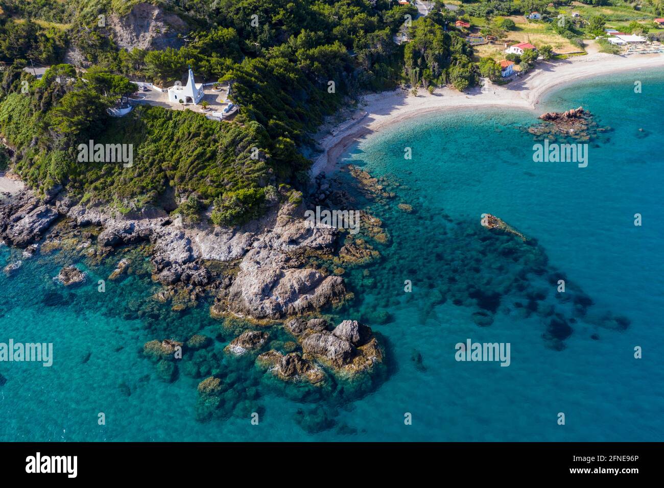 Kleine Kirche auf dem Potami Strand, Samos, Griechenland Stockfoto