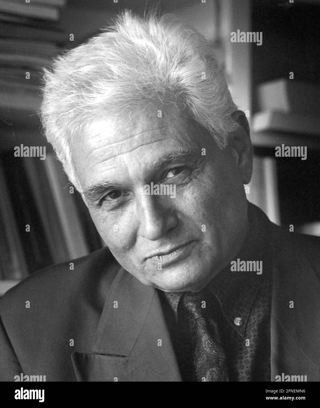 Jacques Derrida (geboren 1930), französischer Philosoph und Literaturhistoriker. [Automatisierte Übersetzung] Stockfoto