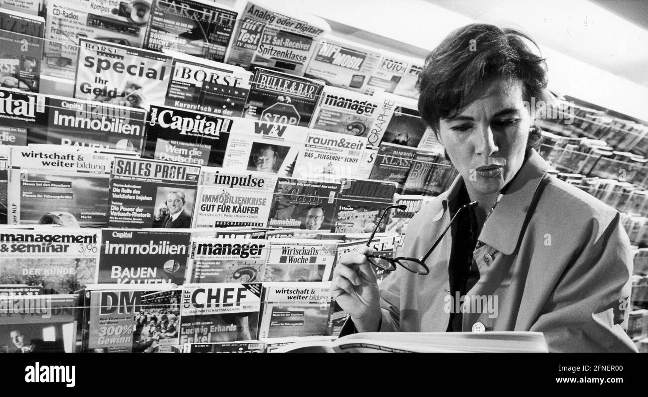 Ab dem nächsten Jahr werden noch mehr Wirtschaftsmagazine um die Leser konkurrieren. [Automatisierte Übersetzung] Stockfoto