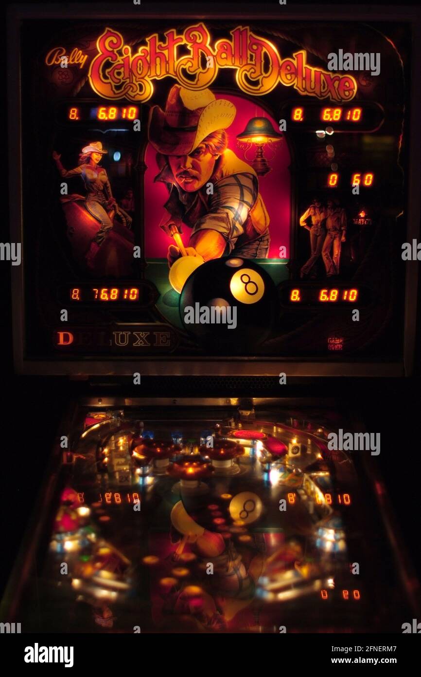 Eight Ball Deluxe Flipper (Bally 1981) in einer Spielhalle in Ottawa, Ontario Stockfoto