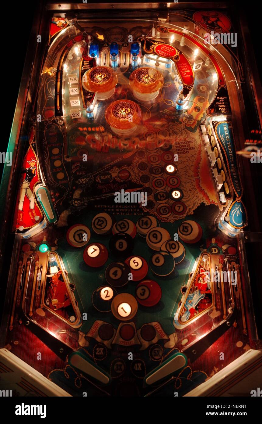 Eight Ball Deluxe Flipper (Bally 1981) in einer Spielhalle in Ottawa, Ontario Stockfoto