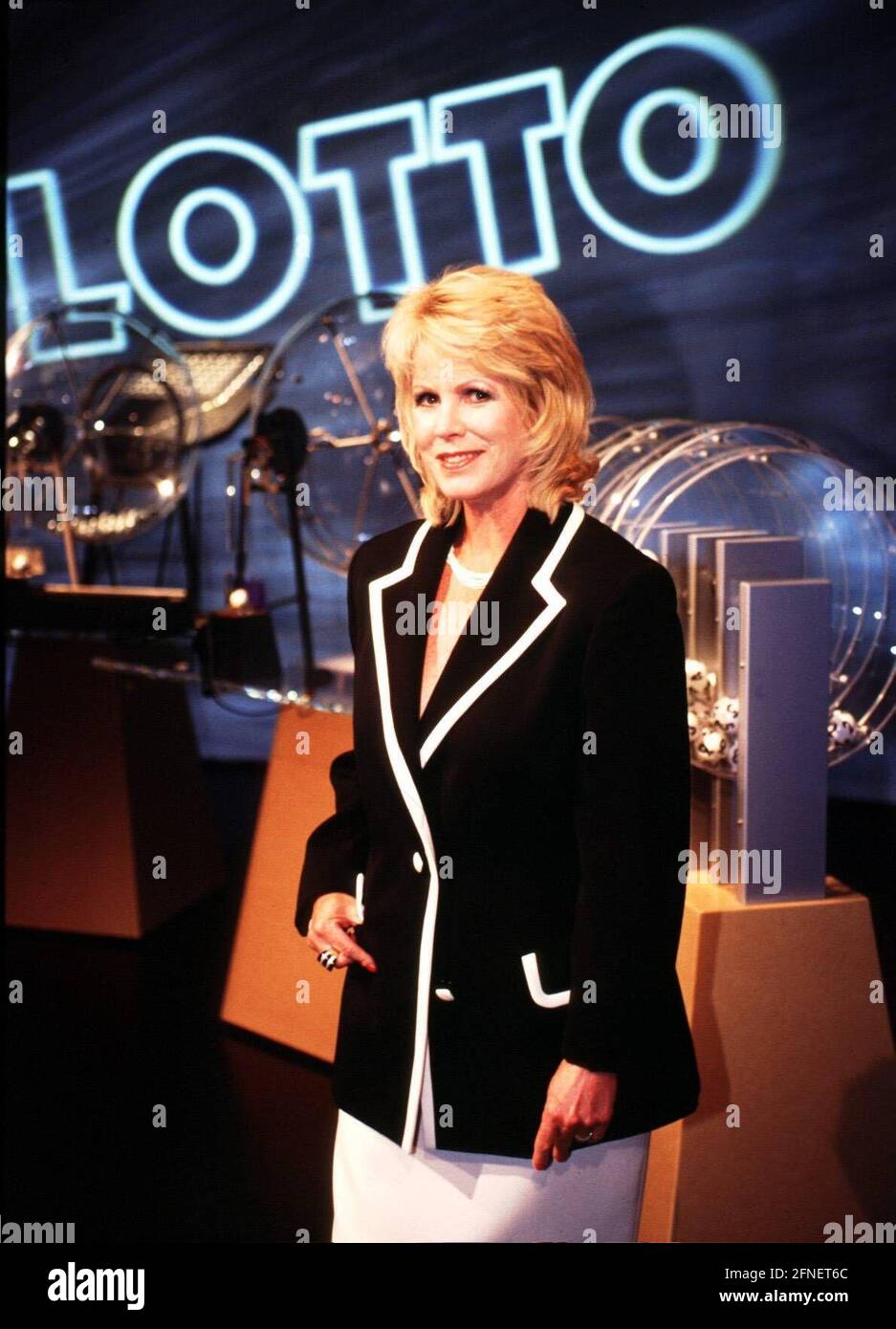 Lotto-Fee Karin Tietze-Ludwig feiert am 31. Mai 2001 ihren 60. Geburtstag.  Im Januar 1998 präsentierte der TV-Sprecher zum letzten Mal das „Aufwirren  der Lottozahlen“. Sie wollte sich mehr Zeit für ihr Privatleben