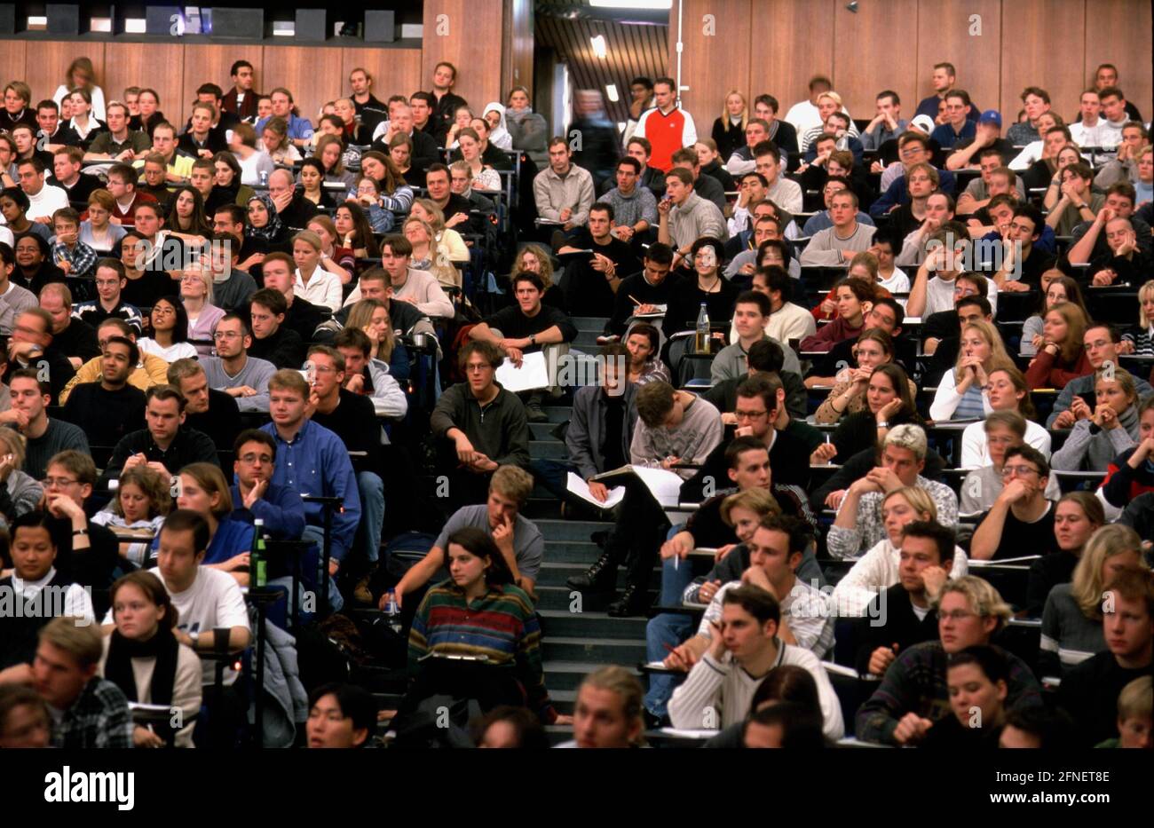 Hörsaal H 1 während der Vorlesung 1. Semester Betriebswirtschaftslehre an der Westfälischen Wilhelms-Universität Münster. [Automatisierte Übersetzung] Stockfoto