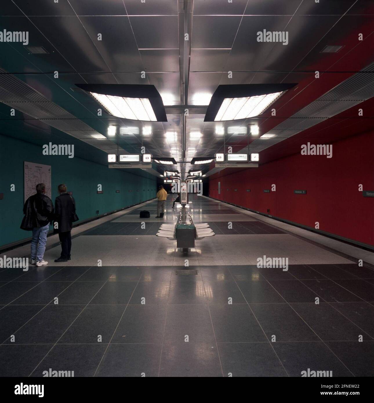 U-Bahn-Station Wettersteinplatz in München. [Automatisierte Übersetzung] Stockfoto