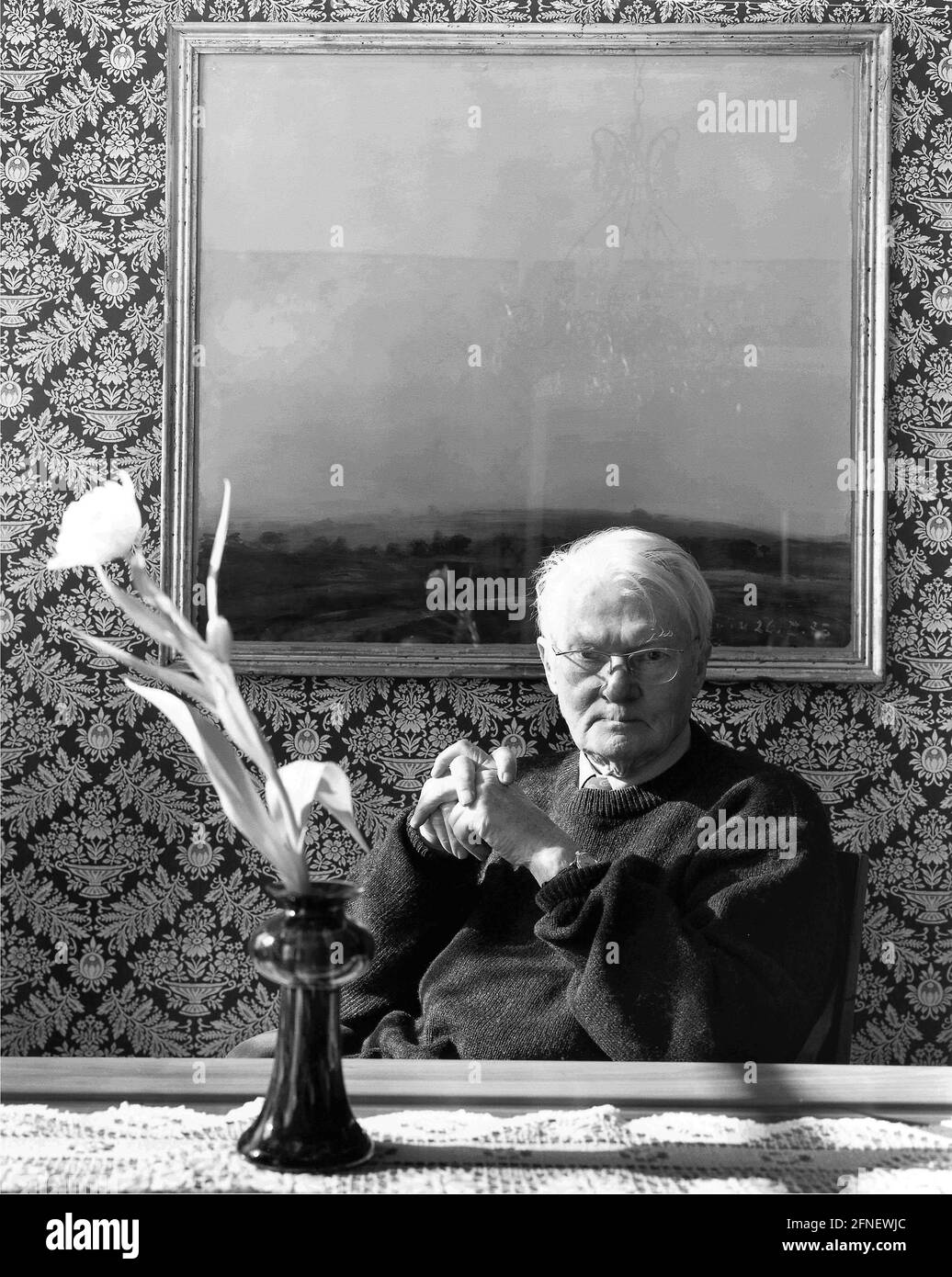 Das Foto zeigt den Politikprofessor Wilhelm Hennis in seiner Freiburger Wohnung. [Automatisierte Übersetzung] Stockfoto