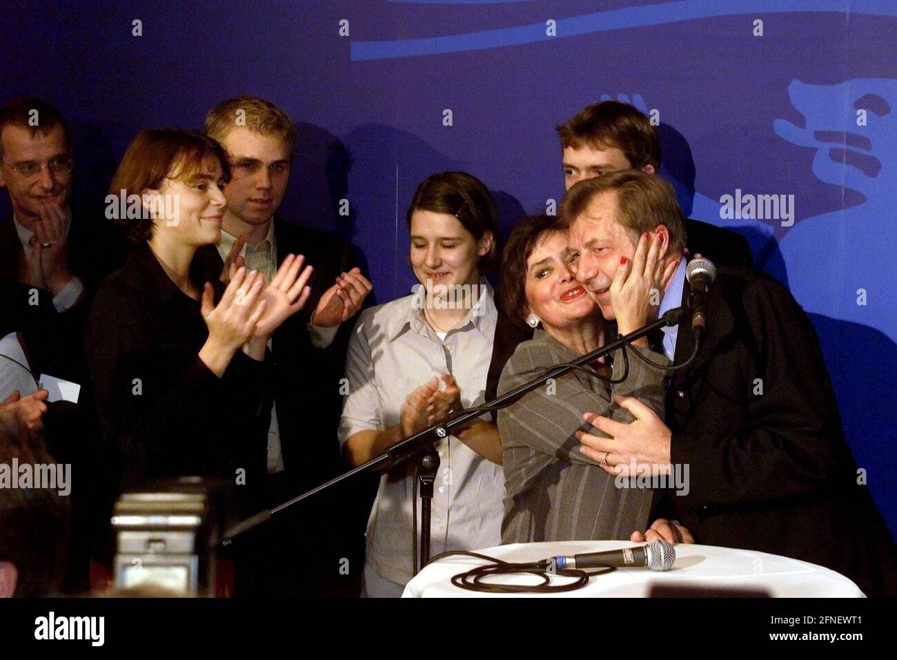 Berlins Regierender Bürgermeister Eberhard Diepgen und seine Frau Monika am Abend der Wahl zum Berliner Abgeordnetenhaus im Berliner Landtag. Andreas Schoelzel, Berlin [automatisierte Übersetzung] Stockfoto