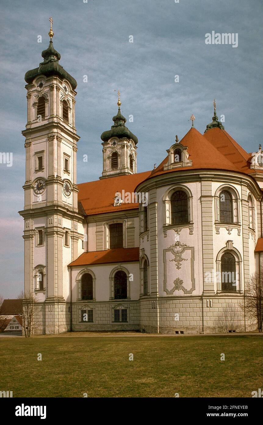 Die Abtei, gegründet 764, wurde in den Jahren 1711-25, die zweitürmige Klosterkirche im Jahr 1737-66 (unter anderem von J. M. Fischer) erbaut. Das Kloster ist eines der wichtigsten Barockgebäude in Deutschland. [Automatisierte Übersetzung] Stockfoto