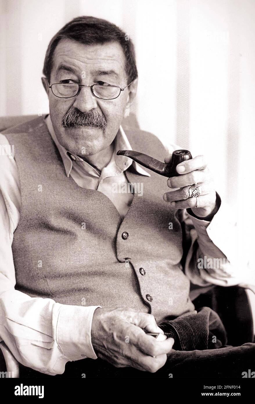 Günter Grass (geboren 1927), deutscher Schriftsteller und Grafiker. 1999 erhielt er den Nobelpreis für Literatur. Das Bild entstand während einer Lesung aus seinem Buch "Mein Jahrhundert" im Harenberg City Center, Dortmund. [Automatisierte Übersetzung] Stockfoto